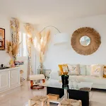 Villa 130m2, Near St-tropez, Direct Access