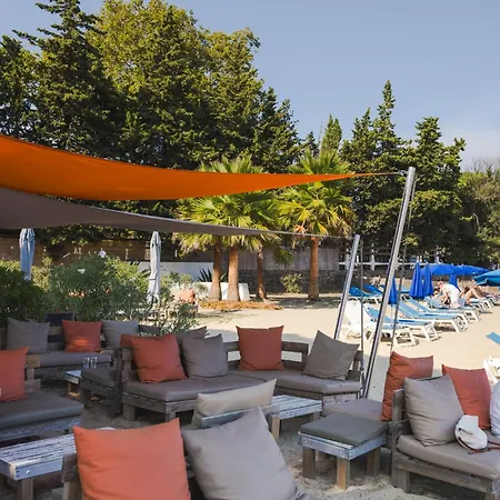 130m2, Near St-tropez, Direct Access Villa *