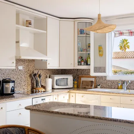 Villa 130m2, Near St-tropez, Direct Access *