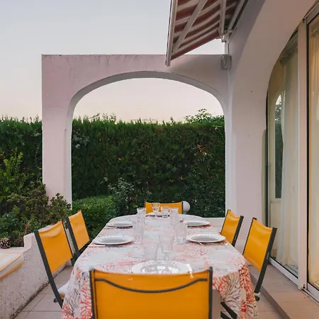 130m2, Near St-tropez, Direct Access Villa