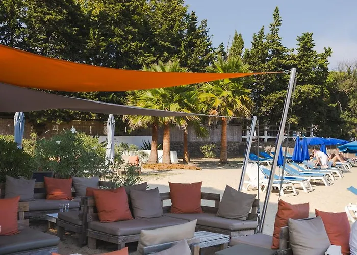 130m2, Near St-tropez, Direct Access Villa *